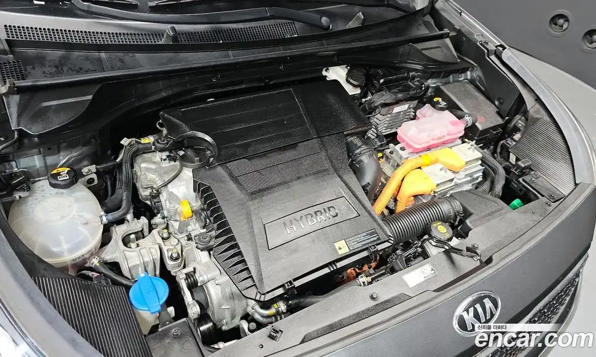 Kia Niro 2018 1.6 Автомат в Москве № 930185, фото 6