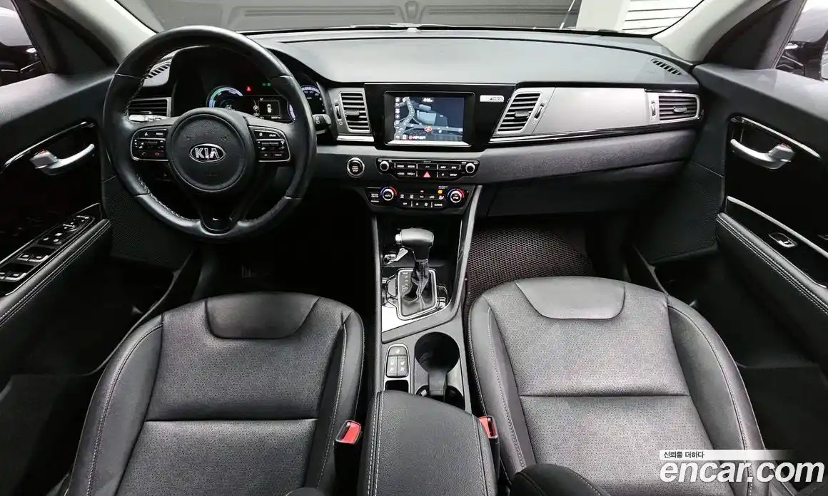 Kia Niro 2018 1.6 Автомат в Москве № 930185, фото 7