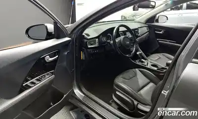 Kia Niro 2018 1.6 Автомат в Москве № 930185, миниатюра 10