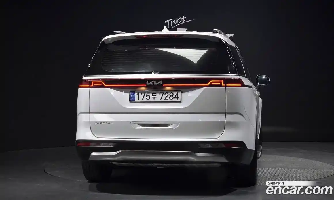 Kia Canival 2023 3.5 Автомат в Москве № 930205, фото 4