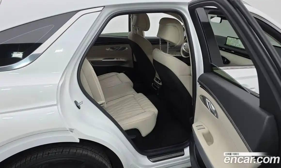 Genesis GV70 2024 2.5 Классический в Москве № 930360, фото 12