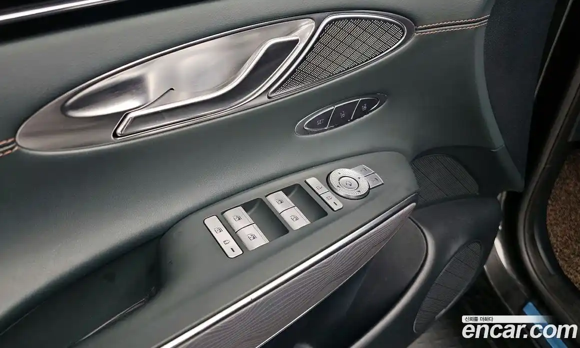 Genesis GV70 2024 2.5 Автомат в Москве № 930569, фото 17