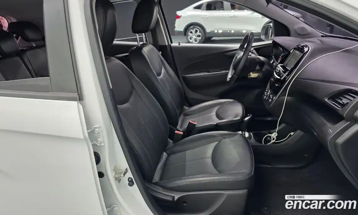 Chevrolet Spark 2016 1.0 Автомат в Москве № 934600, фото 10