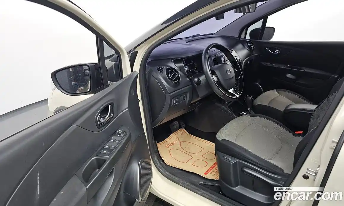 Renault QM3 2014 1.5 Автомат в Москве № 937545, фото 10