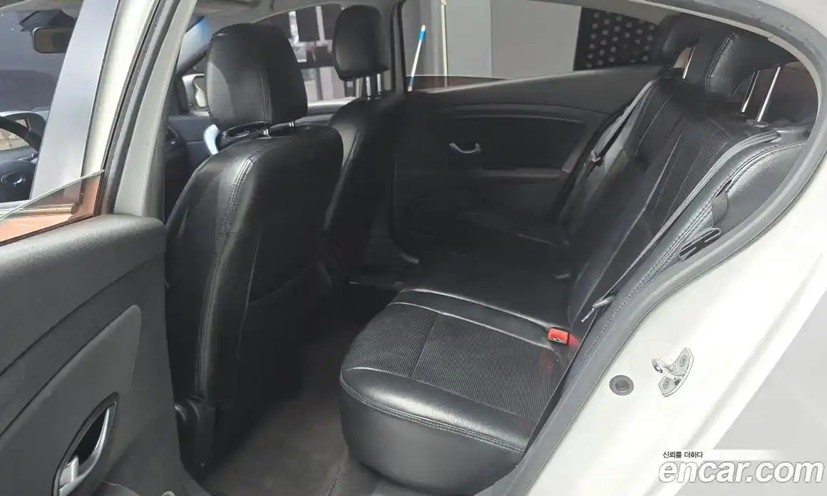 Renault SM3 2010 1.6 гидро в Москве № 937974, фото 12
