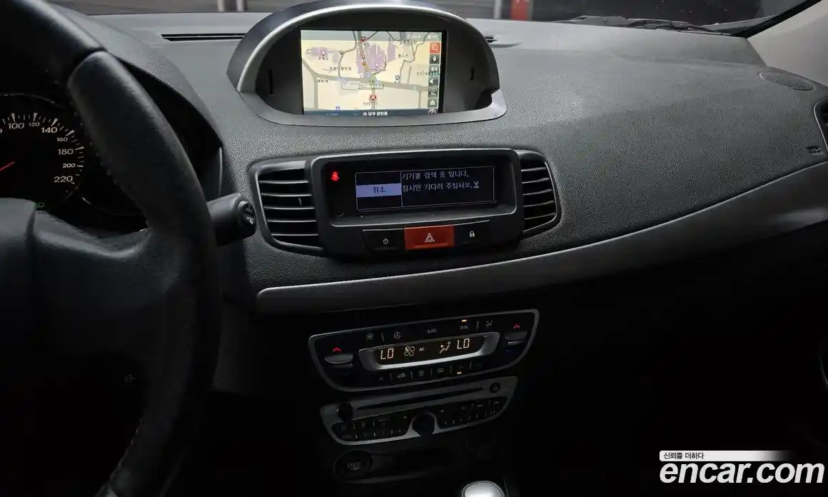 Renault SM3 2010 1.6 гидро в Москве № 937974, фото 15