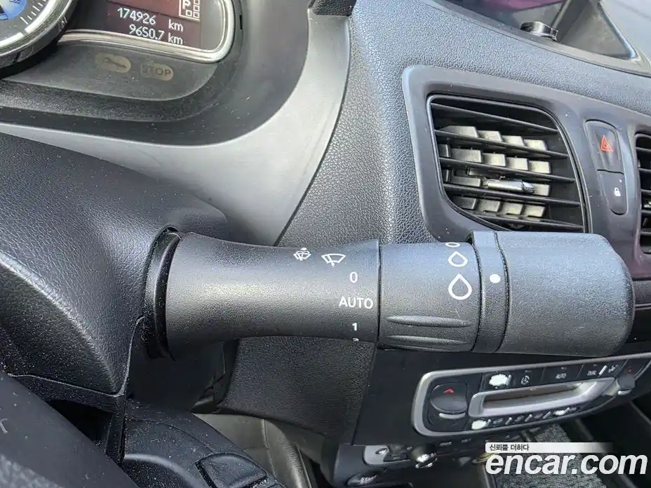 Renault SM3 2013 1.6 гидро в Москве № 186523, фото 15