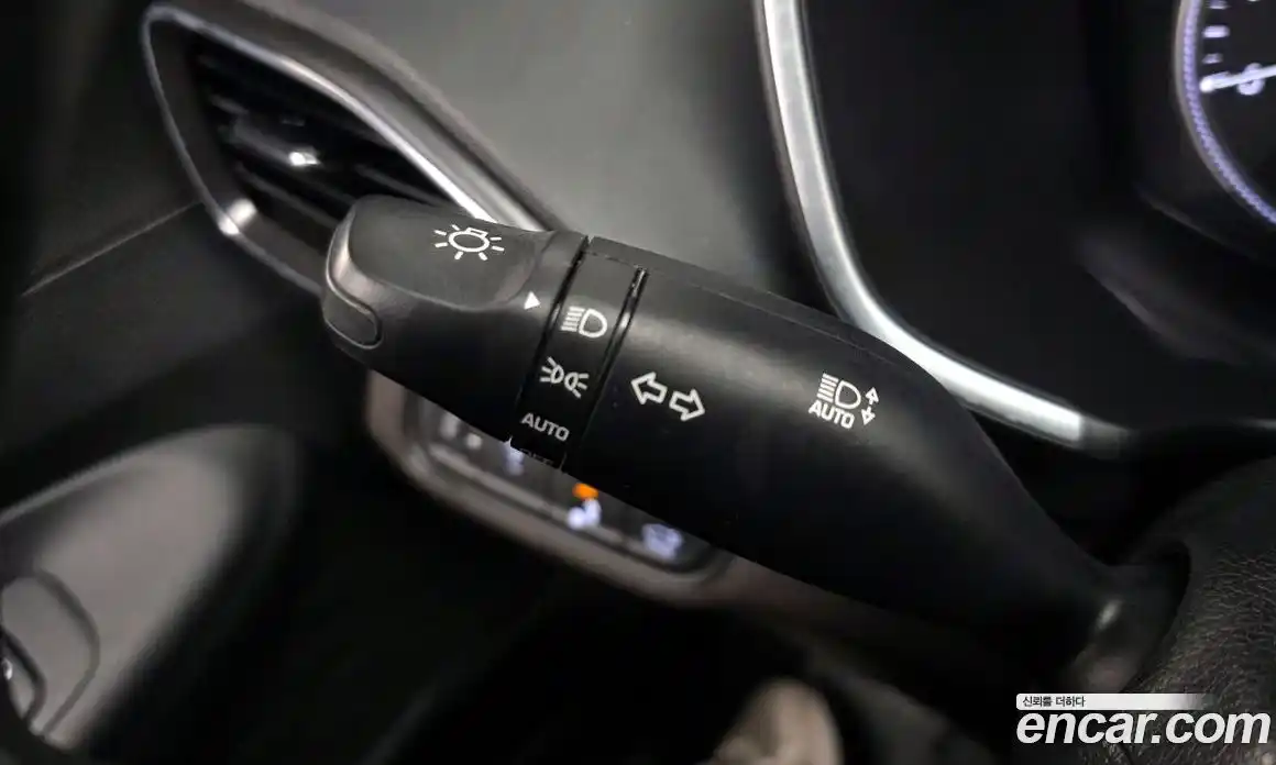 Hyundai Santa Fe 2019 2.0 Автомат в Москве № 926715, фото 17