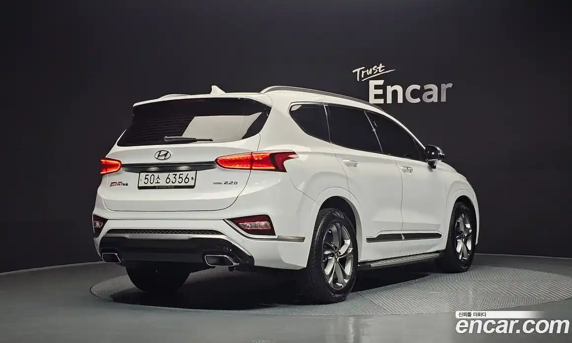 Hyundai Santa Fe 2018 2.2 Автомат в Москве № 928158, фото 2