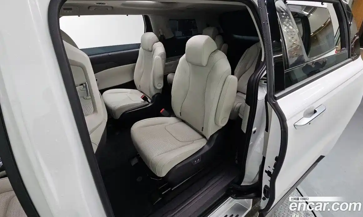 Kia Canival 2023 3.5 Автомат в Москве № 929371, фото 12