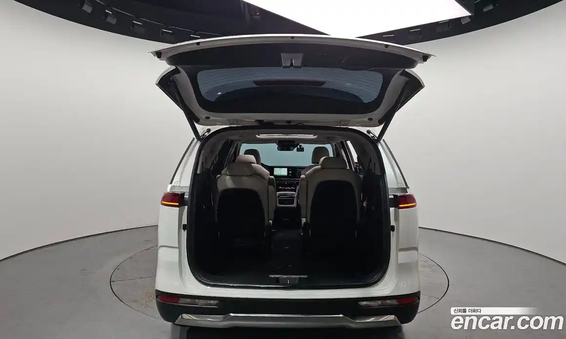 Kia Canival 2023 3.5 Автомат в Москве № 929371, фото 20