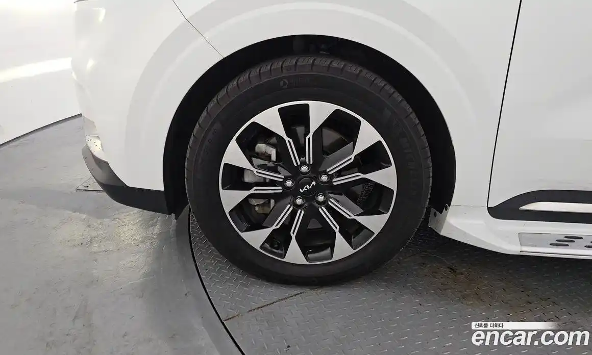 Kia Canival 2023 3.5 Автомат в Москве № 929371, фото 5