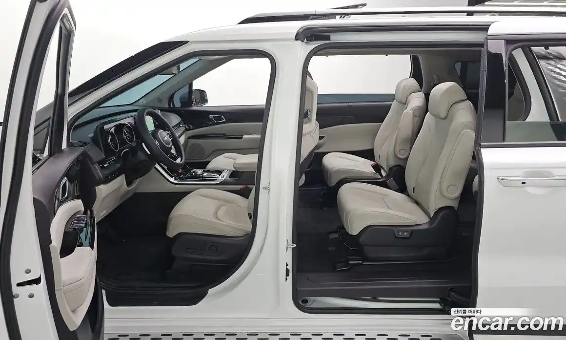 Kia Canival 2023 3.5 Автомат в Москве № 929371, фото 10