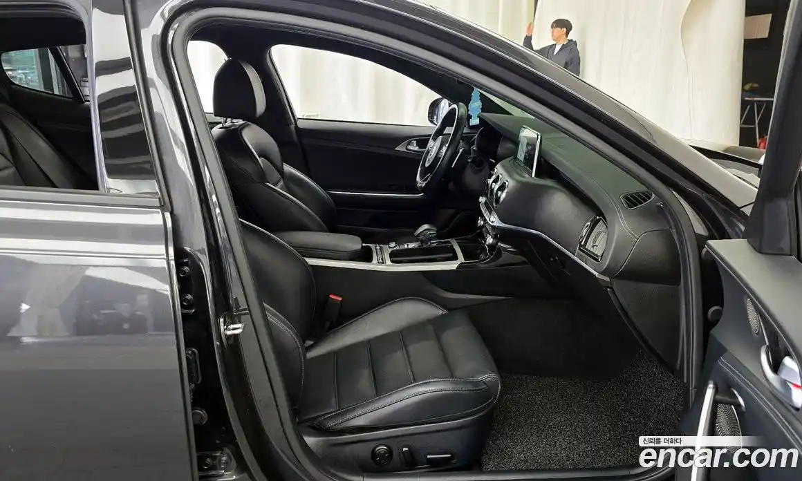 Kia Stinger 2020 3.3 Автомат в Москве № 930032, фото 11