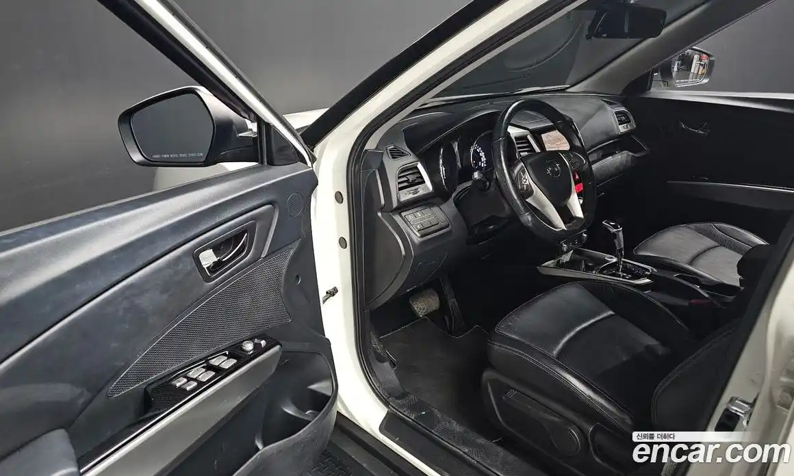 SsangYong TIBOLI 2015 1.6 Автомат в Москве № 932859, фото 11