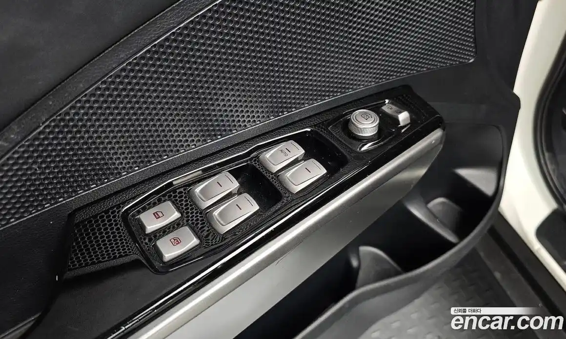 SsangYong TIBOLI 2015 1.6 Автомат в Москве № 932859, фото 17