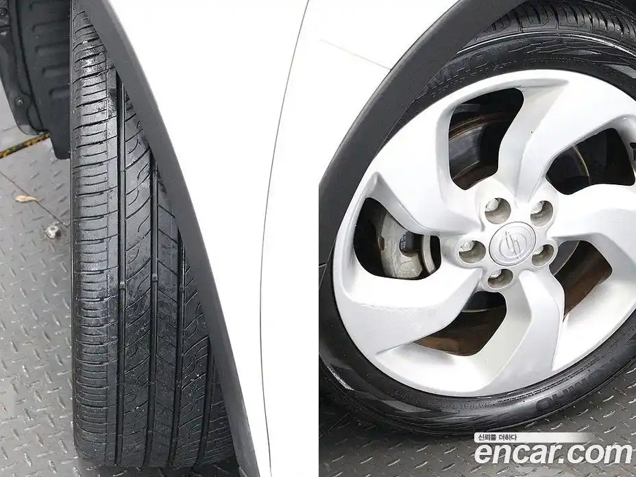 SsangYong TIBOLI 2015 1.6 Автомат в Москве № 933939, фото 20