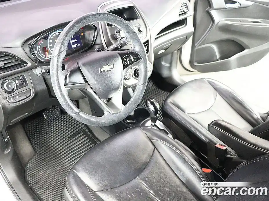 Chevrolet Spark 2016 1.0 Автомат в Москве № 936781, фото 17