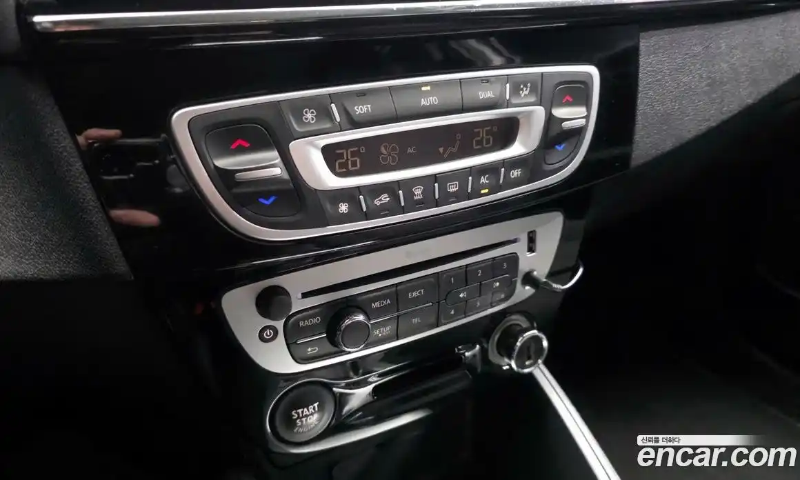 Renault SM3 2015 1.6 гидро в Москве № 937733, фото 16