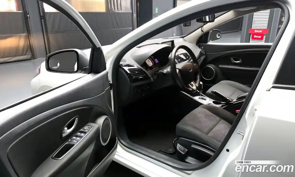 Renault SM3 2015 1.6 гидро в Москве № 937733, фото 10