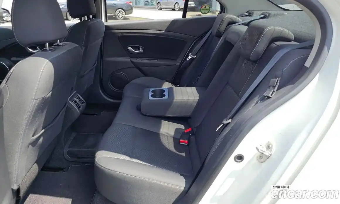 Renault SM3 2014 1.6 гидро в Москве № 106932, фото 12