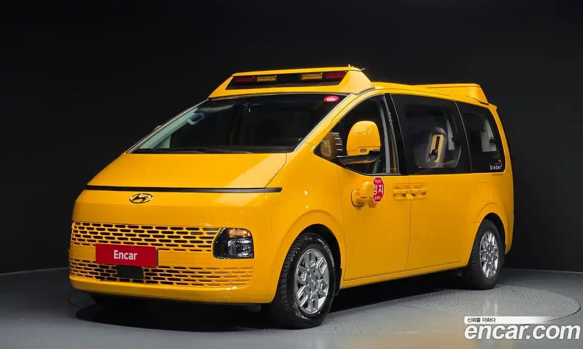 Hyundai Staria 2023 3.5 Автомат в Москве № 927523, фото 1