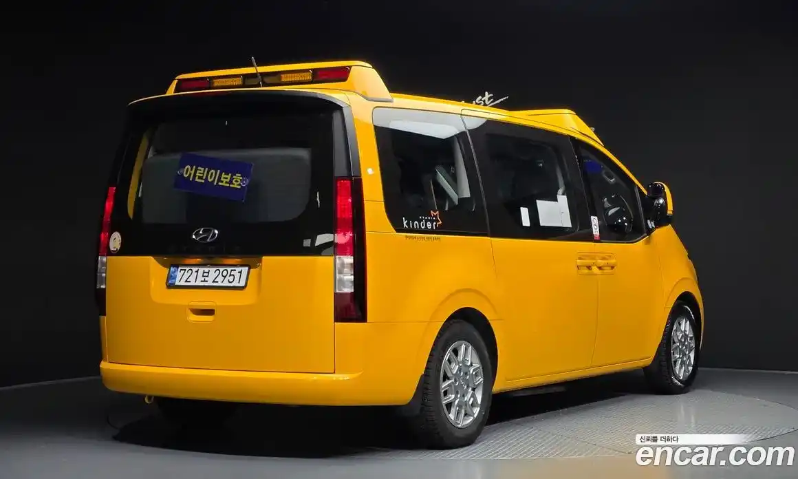 Hyundai Staria 2023 3.5 Автомат в Москве № 927523, фото 2