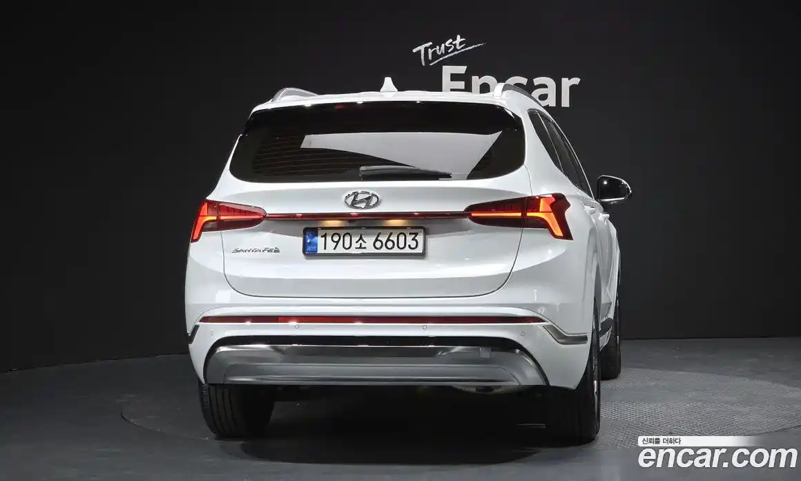 Hyundai Santa Fe 2023 1.6 Автомат в Москве № 928147, фото 3