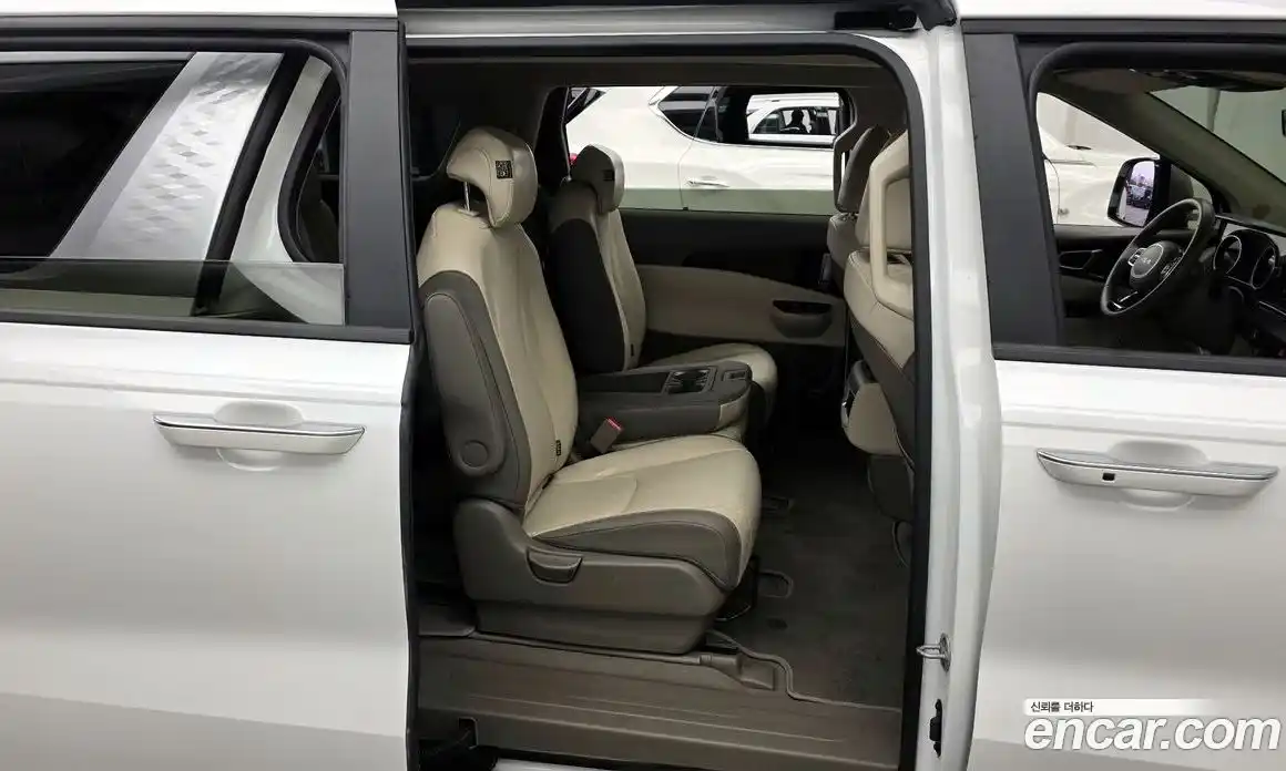 Kia Canival 2023 2.2 Автомат в Москве № 928556, фото 12