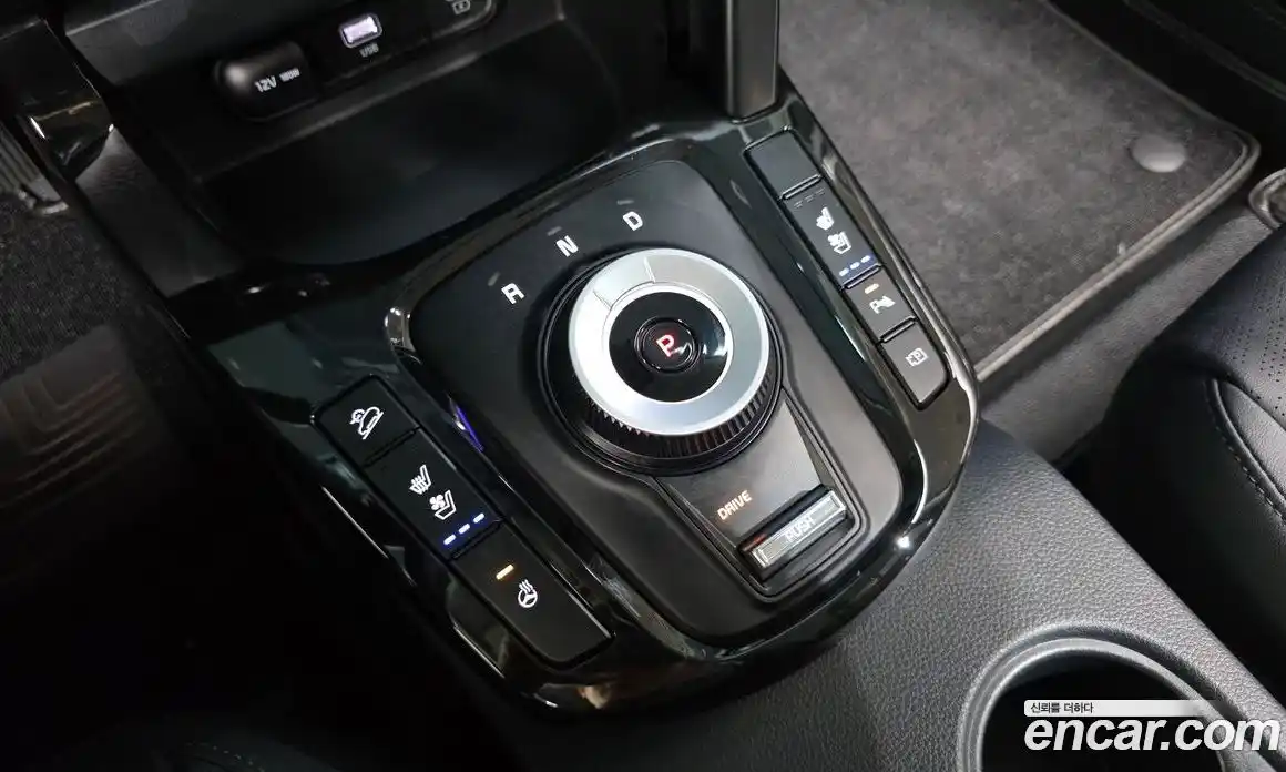 Kia Seltos 2023 2.0 Автомат в Москве № 930095, фото 9