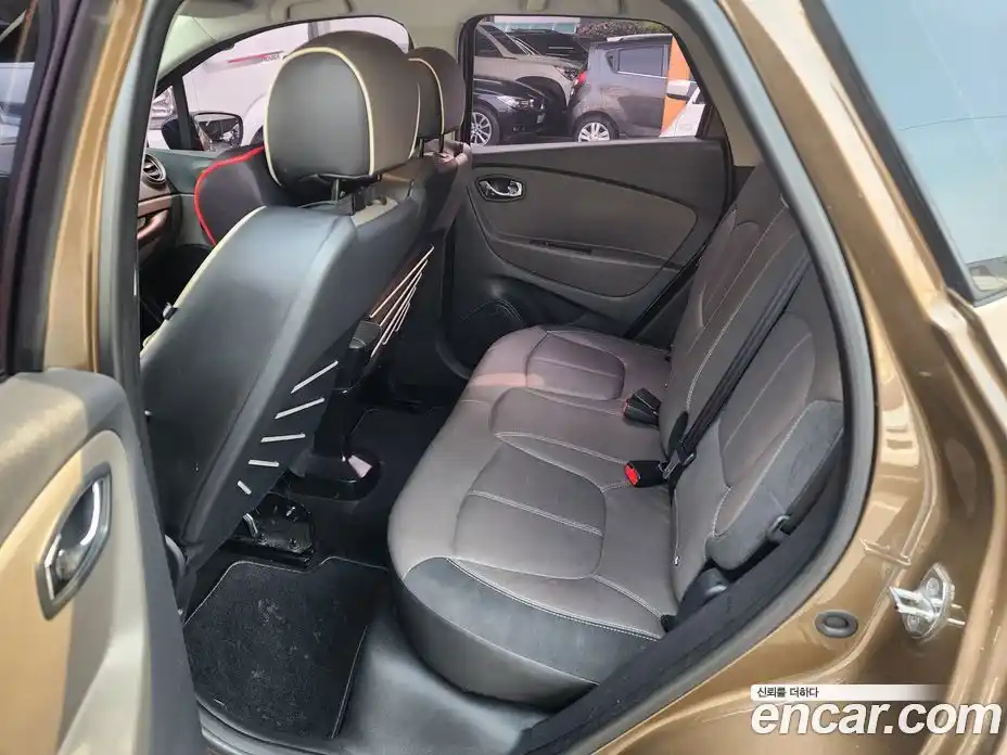 Renault QM3 2016 1.5 Автомат в Москве № 937303, фото 9