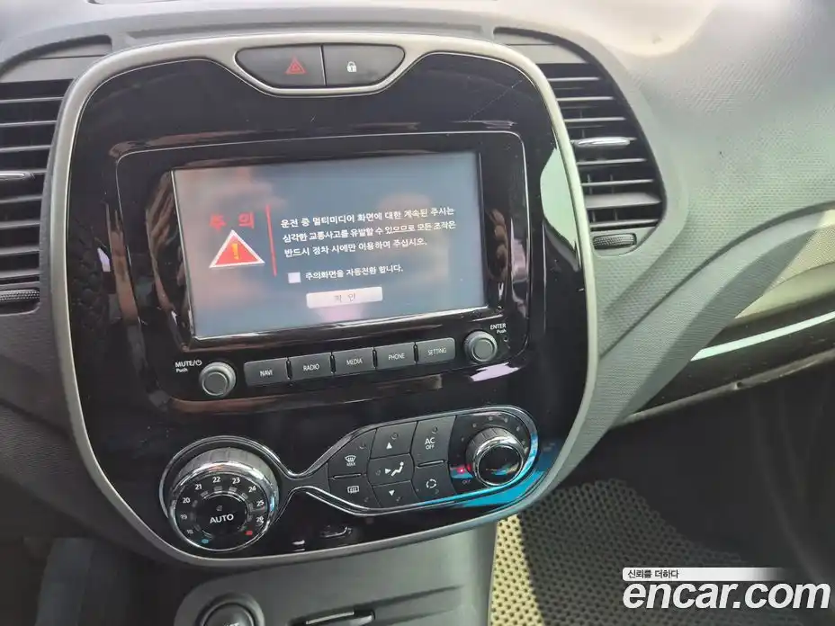 Renault QM3 2015 1.5 Автомат в Москве № 937352, фото 13