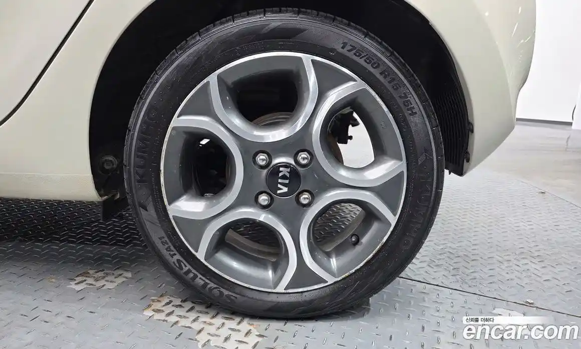 Kia Morning 2013 1.0 Автомат в Москве № 929500, фото 5