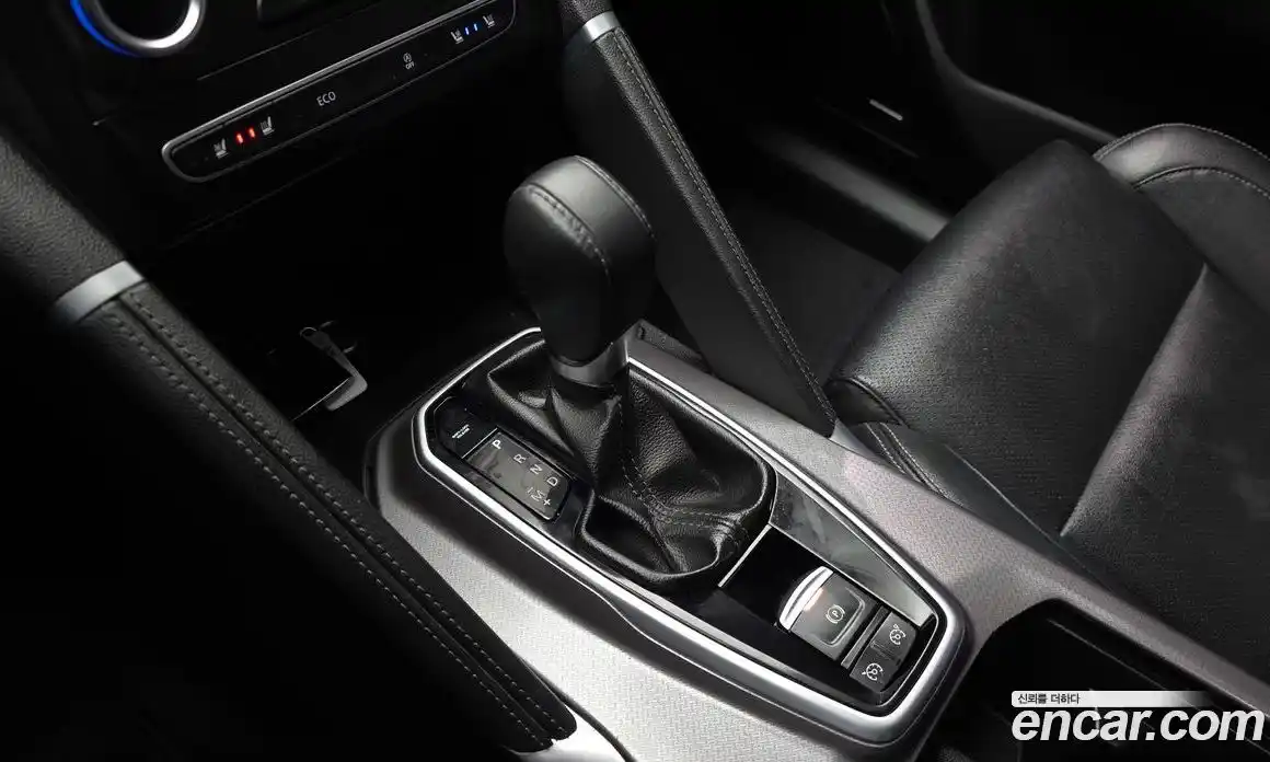 Renault QM6 2017 2.0 гидро в Москве № 937536, фото 9