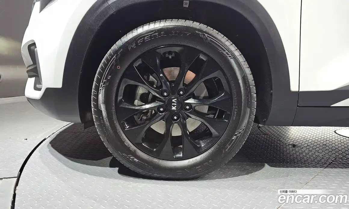 Kia Seltos 2022 1.6 Автомат в Москве № 930023, фото 5