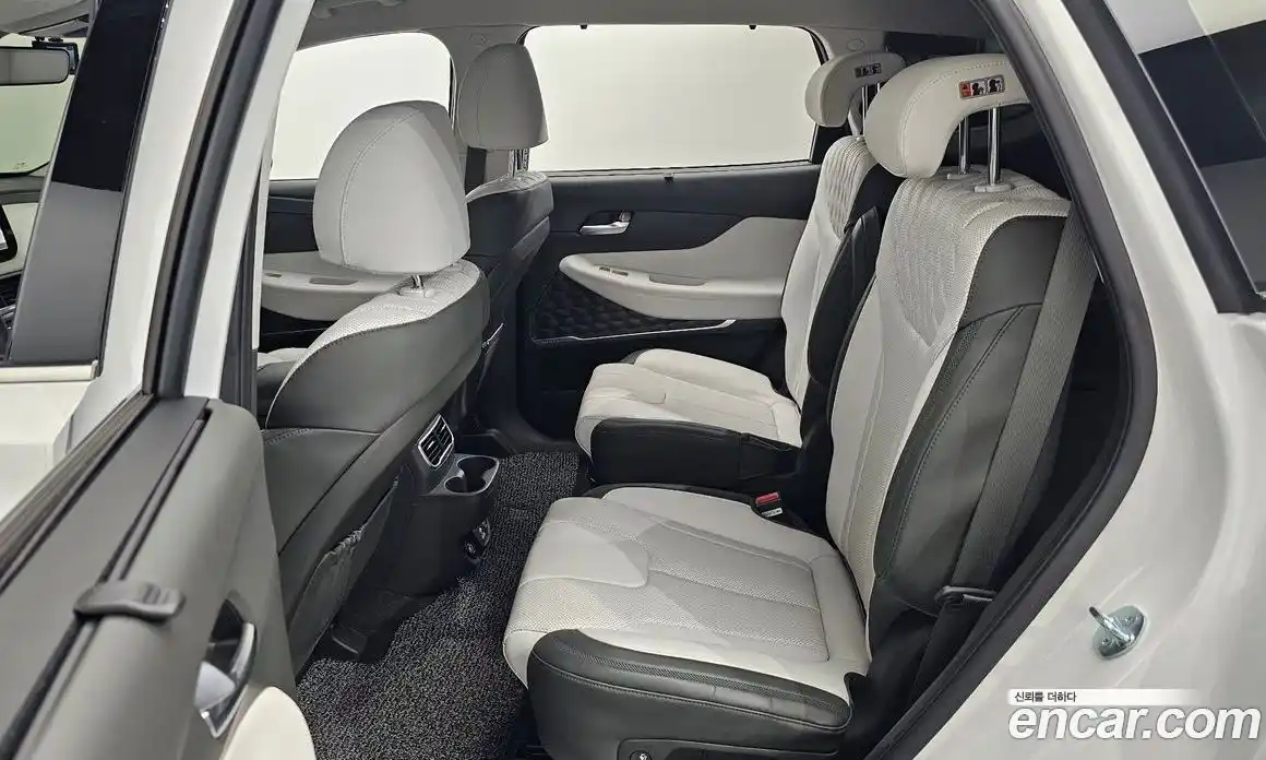 Hyundai Santa Fe 2023 1.6 гидро в Москве № 124555, фото 12