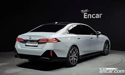 BMW 5-Series 2025 2.0 Автомат в Москве № 933780, миниатюра 2