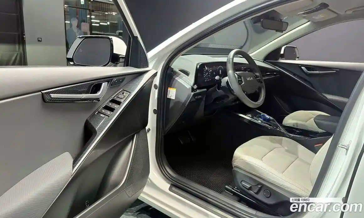 Kia Niro 2022 1.6 Автомат в Москве № 930104, фото 11