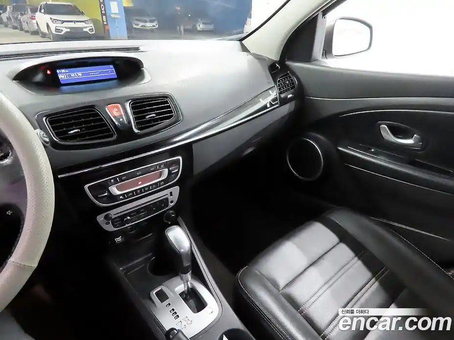 Renault SM3 2017 гидро в Москве № 206144, фото 9