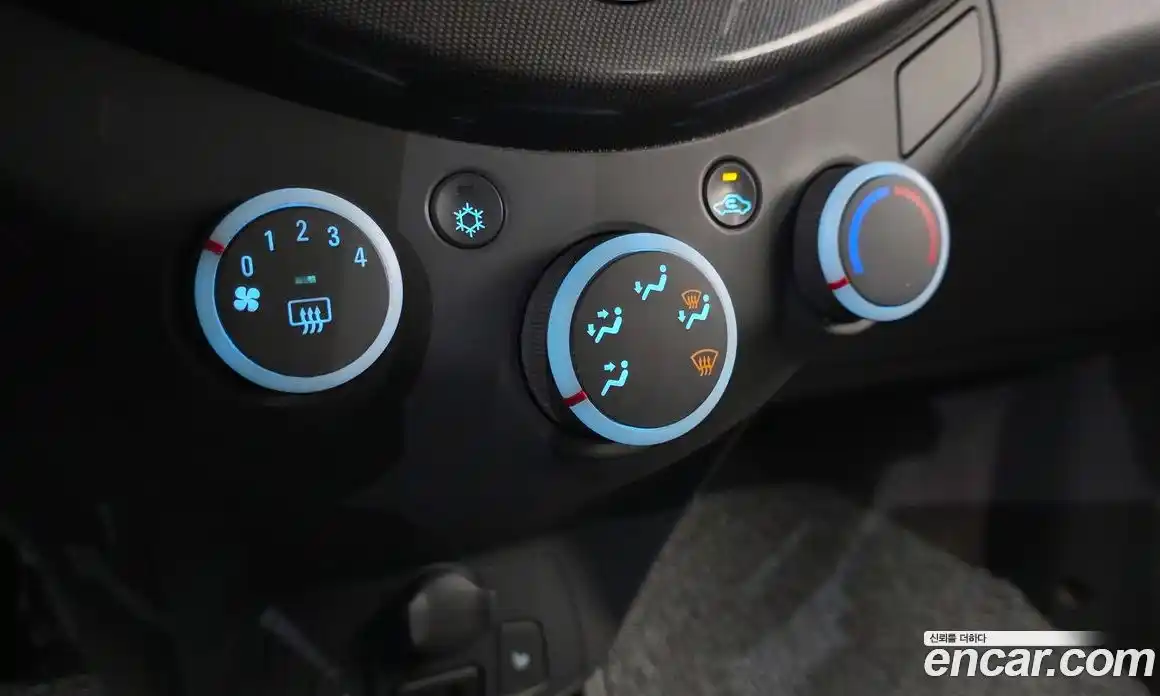 Chevrolet Spark 2014 1.0 механика в Москве № 935922, фото 13