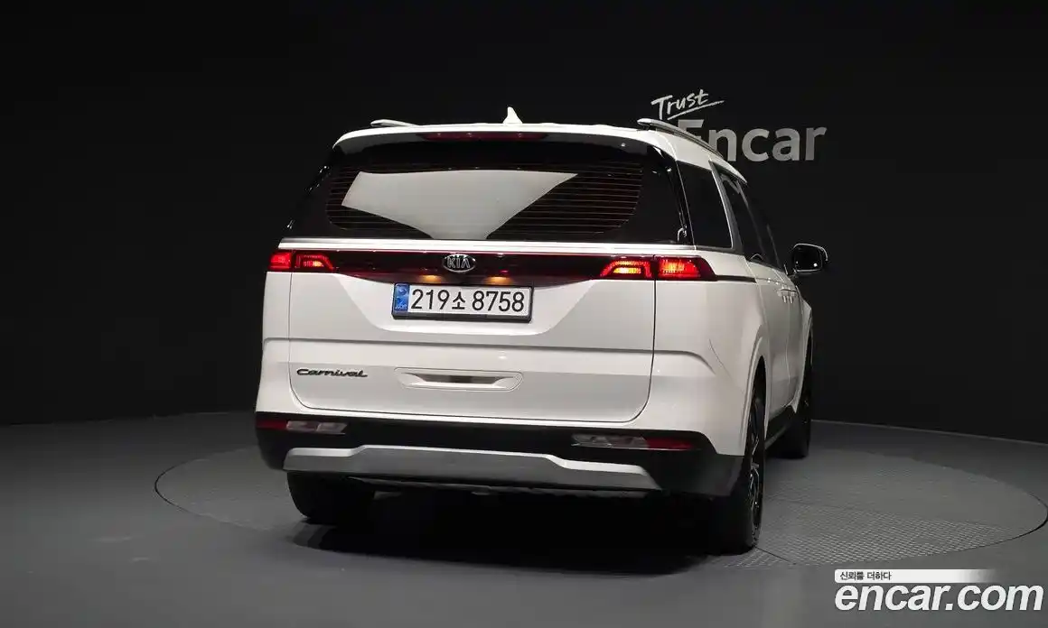 Kia Canival 2021 2.2 Автомат в Москве № 929642, фото 4