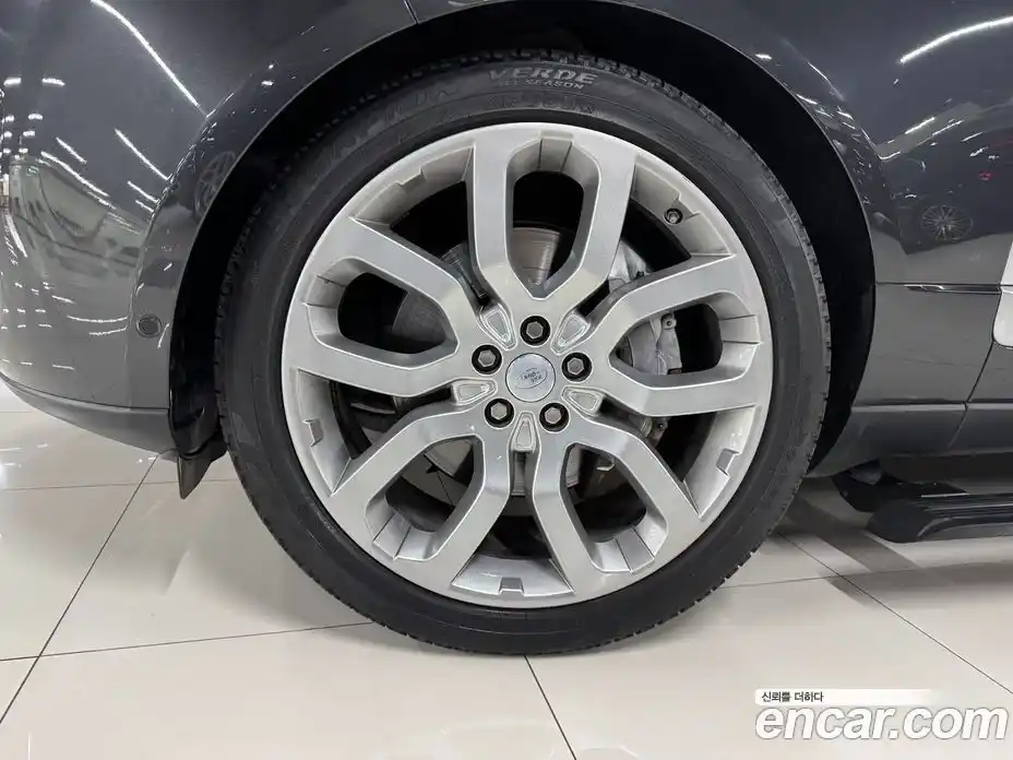 Land Rover Range-Rover 2017 4.4 гидро в Москве № 166794, фото 16