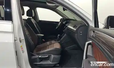 Volkswagen Tiguan 2023 2.0 гидро в Москве № 168919, миниатюра 11