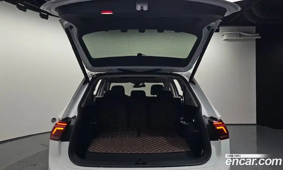 Volkswagen Tiguan 2023 2.0 гидро в Москве № 168919, фото 20