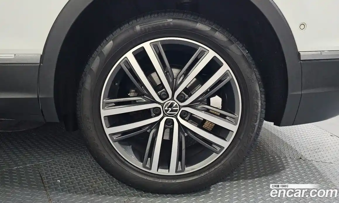Volkswagen Tiguan 2023 2.0 гидро в Москве № 168919, фото 5