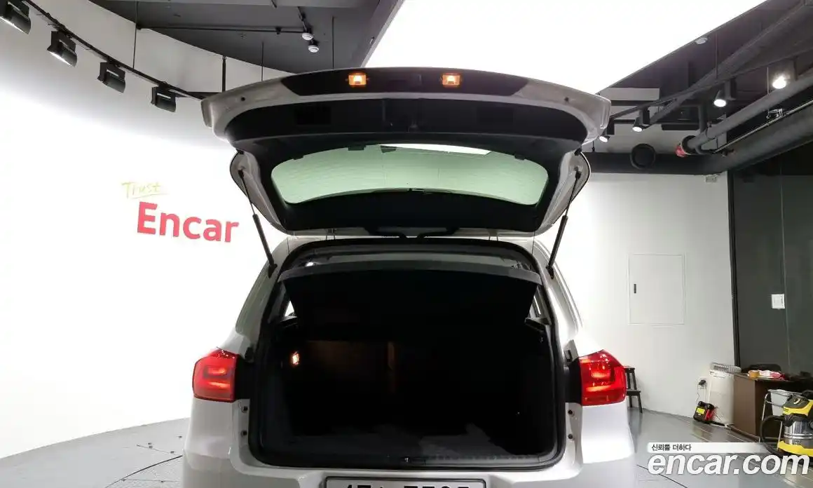 Volkswagen Tiguan 2013 2.0 гидро в Москве № 169231, фото 20