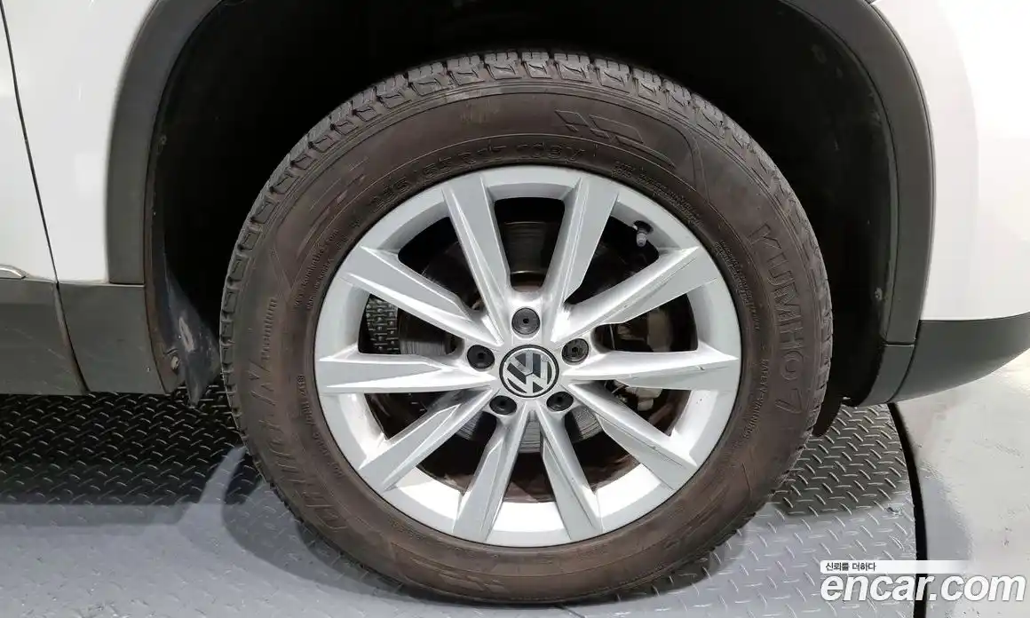 Volkswagen Tiguan 2013 2.0 гидро в Москве № 169231, фото 5