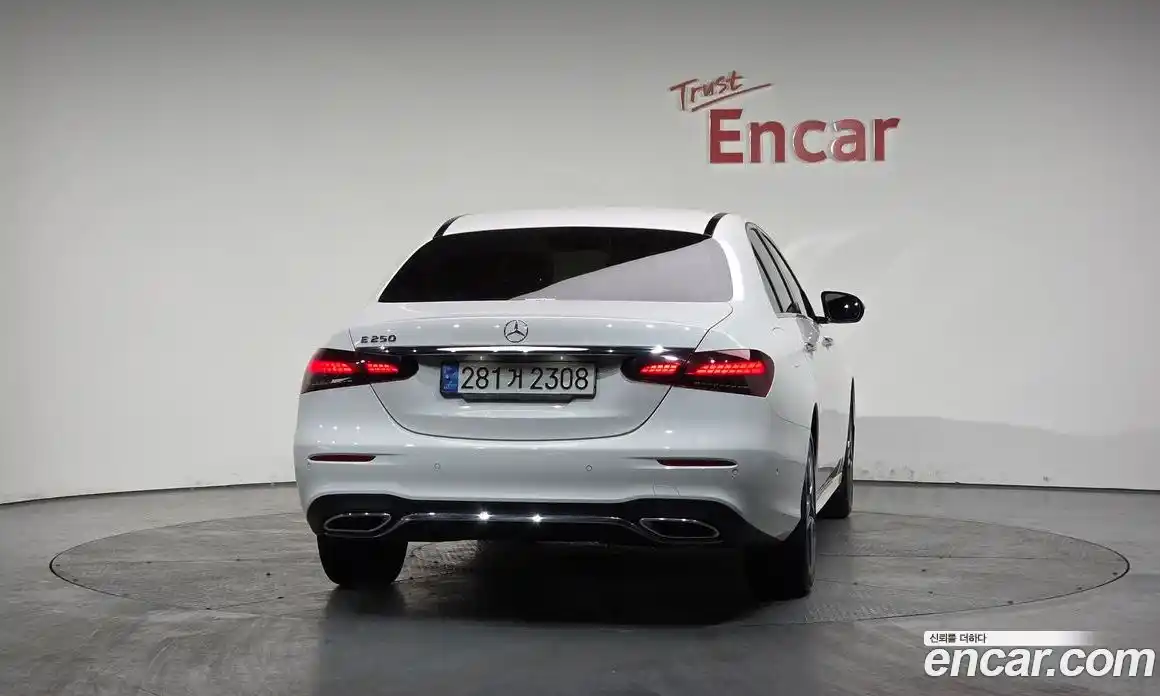 Mercedes-Benz E-Class 2022 2.0 гидро, фото 4