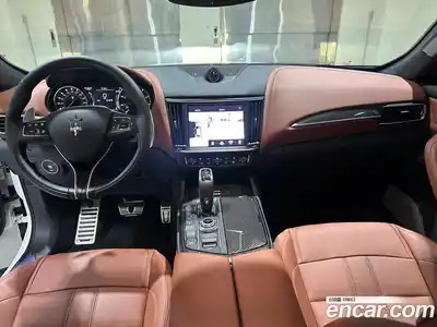 Maserati Levante 2023 3.0 гидро в Москве № 255961, миниатюра 7