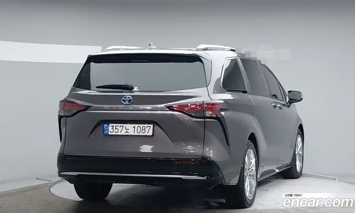 Toyota Sienna 2022 2.5 гидро в Москве № 279743, фото 3